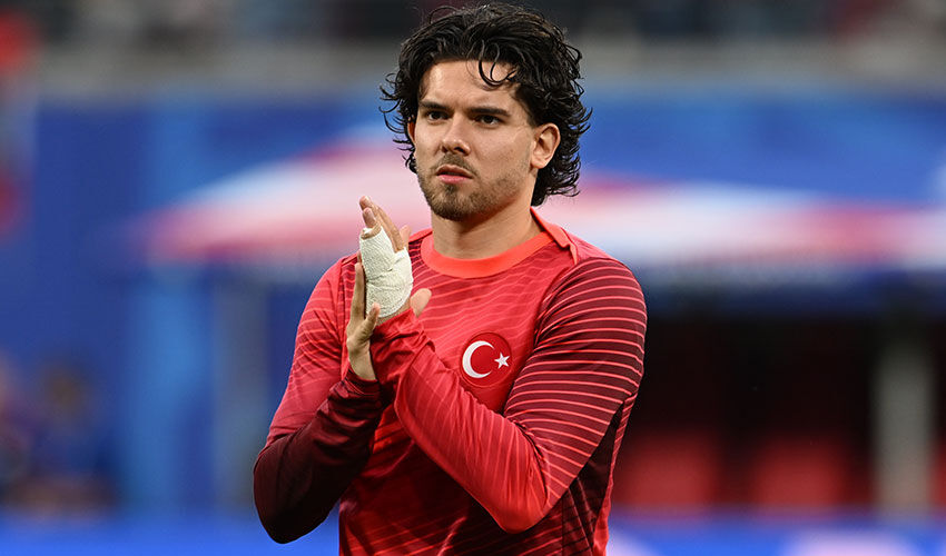 Manchester United, Ferdi Kadıoğlu için İstanbul'a geliyor! Fenerbahçe'nin istediği bonservis dudak uçuklattı - 1. Resim