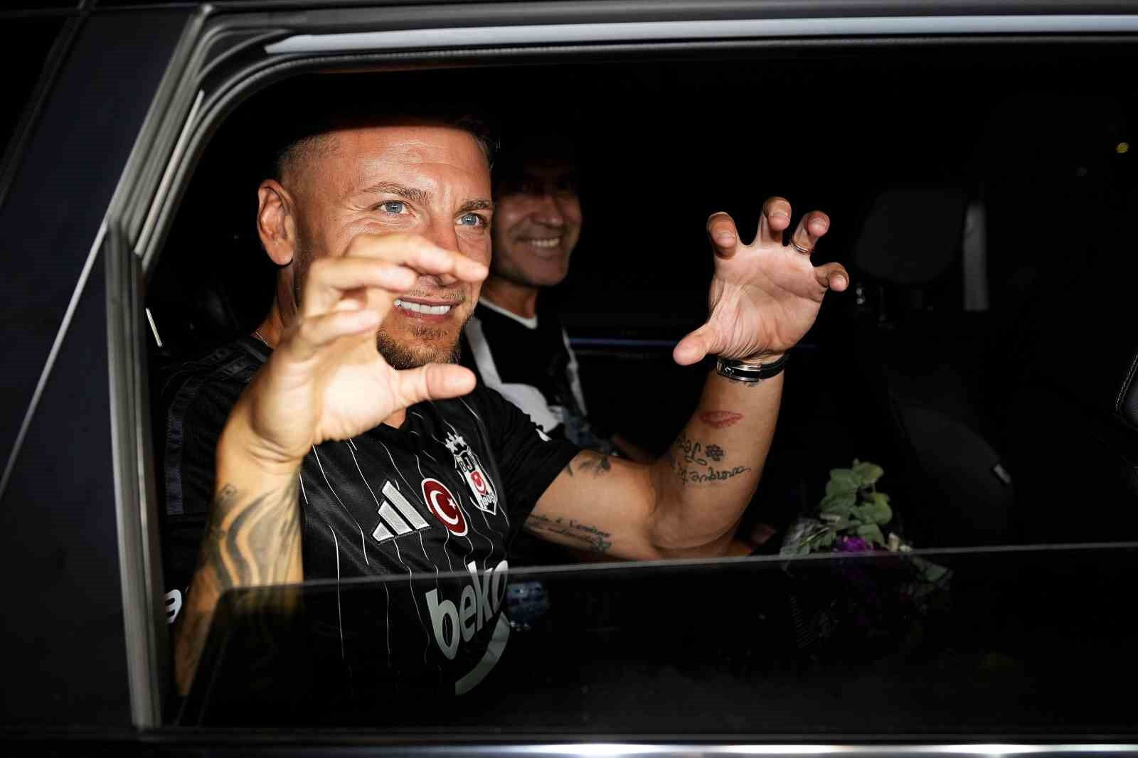 Beşiktaş’ın yeni transferi Immobile, 2 senelik sözleşme imzalarken 12 milyon euro maaş alacak Beşiktaş’ın yeni transferi Immobile, 2 senelik sözleşme imzalarken 12 milyon euro maaş alacak - 1. Resim