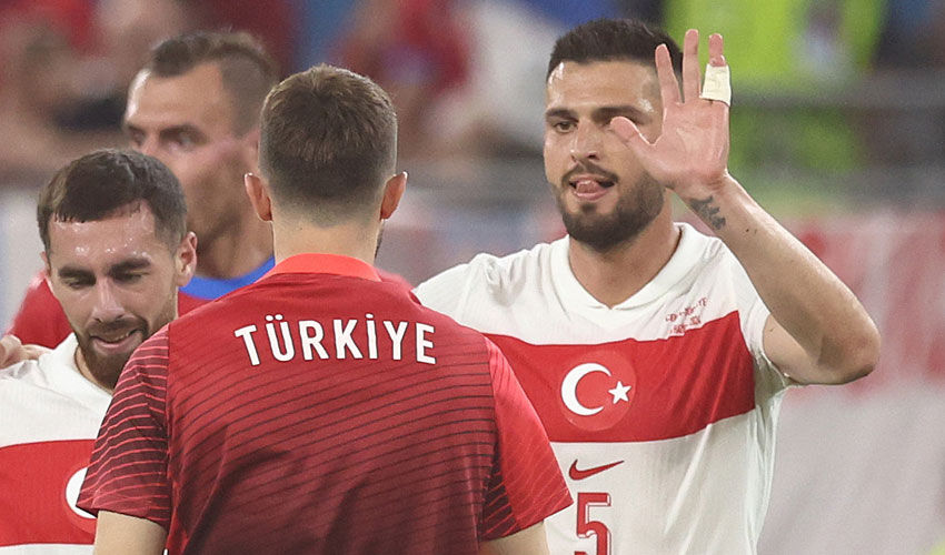 Galatasaray'da Okay Yokuşlu sürprizi! Orta sahaya en az 2 hamle Galatasaray'da Okay Yokuşlu sürprizi! Orta sahaya en az 2 hamle - 1. Resim