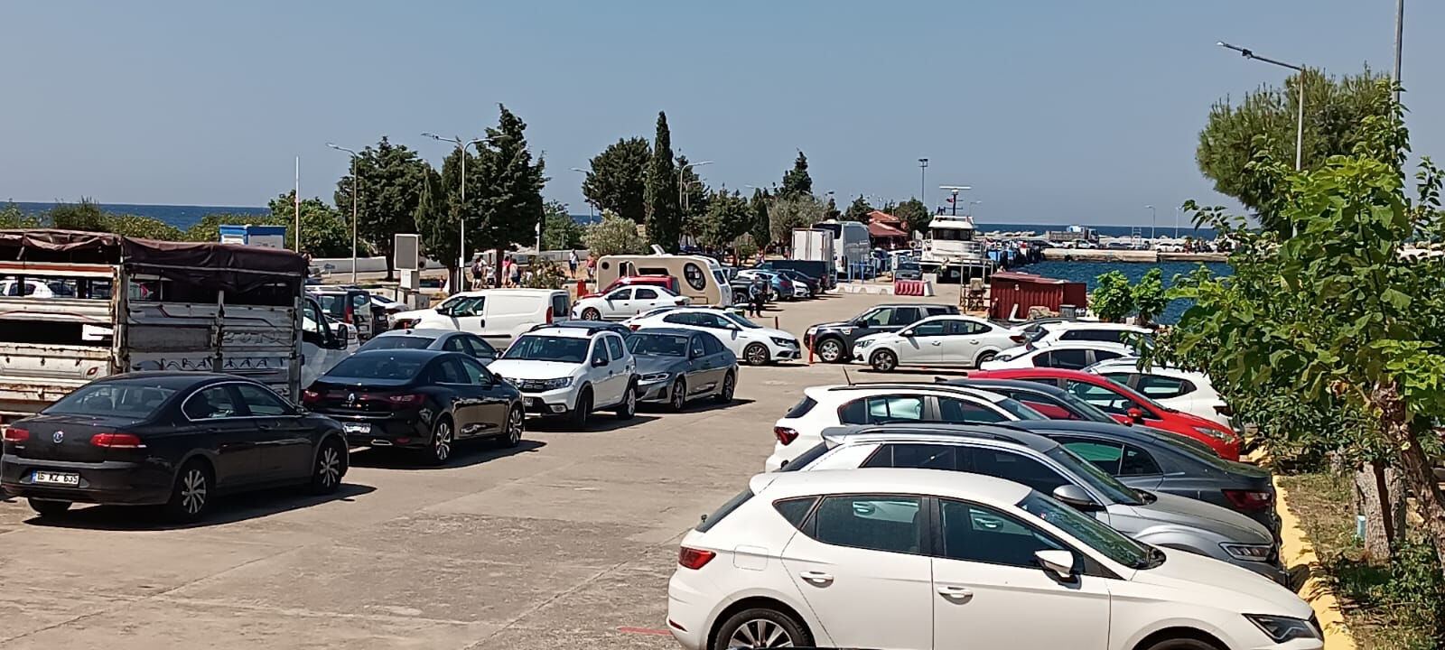 Gökçeada ve Bozcaada feribotlarında yer kalmadı! Gökçeada ve Bozcaada feribotlarında yer kalmadı! - 1. Resim