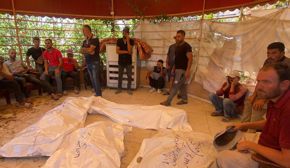 İsrail siviller için "güvenli bölge" ilan edilen yeri vurdu! 100 ölü, çok sayıda yaralı var - 1. Resim