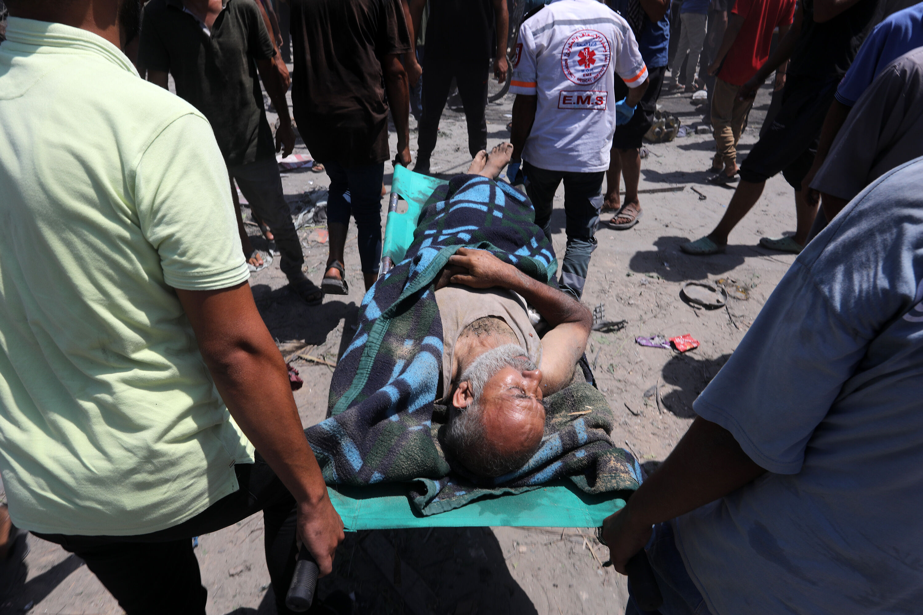 İsrail siviller için "güvenli bölge" ilan edilen yeri vurdu! 100 ölü, çok sayıda yaralı var - 4. Resim