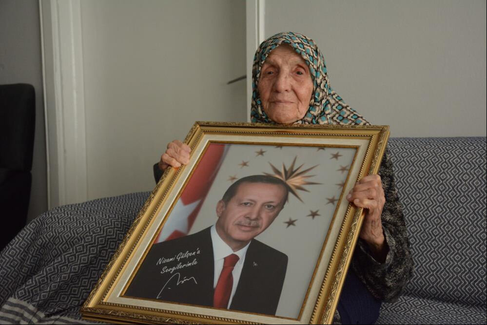 15 Temmuz'da 3 şehit veren 96 yaşındaki Muzaffer Gülşen'in hayali Cumhurbaşkanı Erdoğan ile tanışmak 15 Temmuz'da 3 şehit veren 96 yaşındaki Muzaffer Gülşen'in hayali Cumhurbaşkanı Erdoğan ile tanışmak - 1. Resim