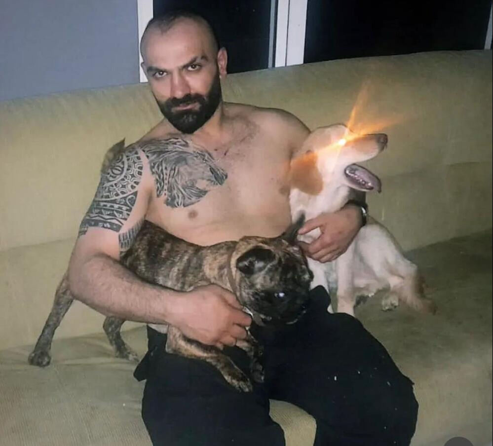 Bursa'da cinayet! 'Yan baktın' kavgasında canından oldu, hastane savaş alanına döndü - 1. Resim