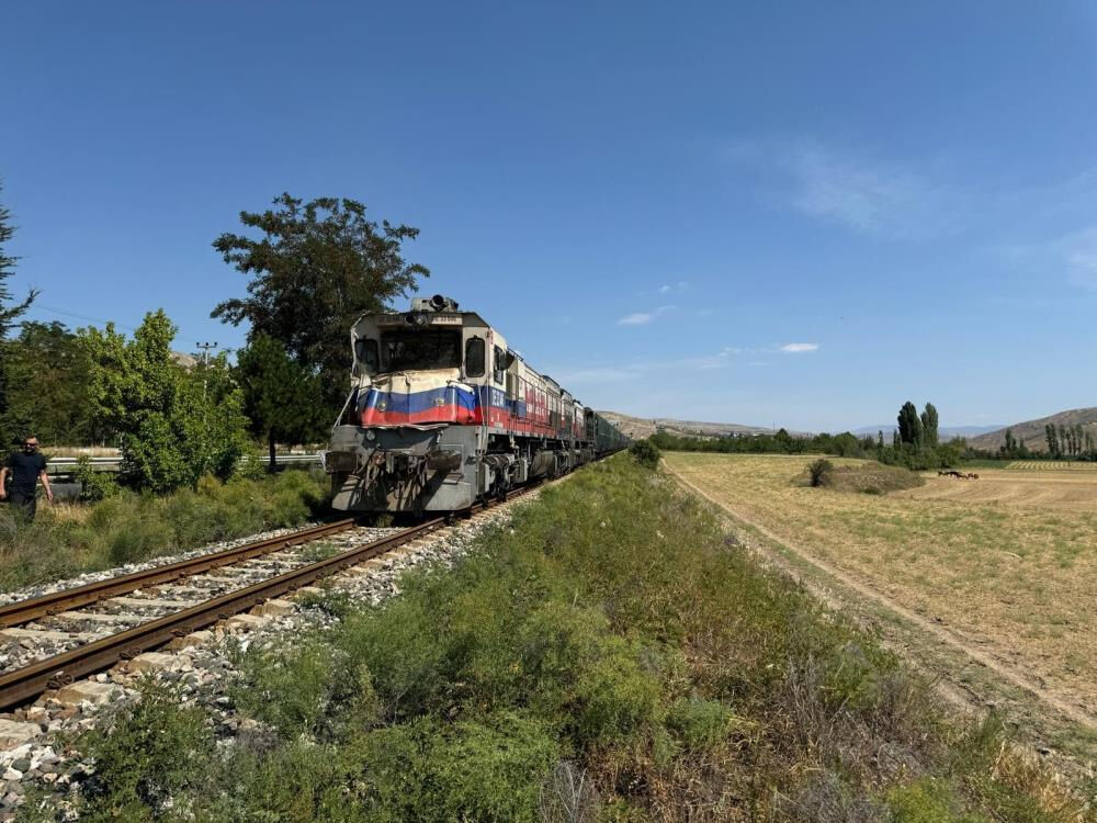 Çankırı'da tren kamyonla çarpıştı, ölü ve yaralılar var Çankırı'da tren kamyonla çarpıştı, ölü ve yaralılar var - 1. Resim
