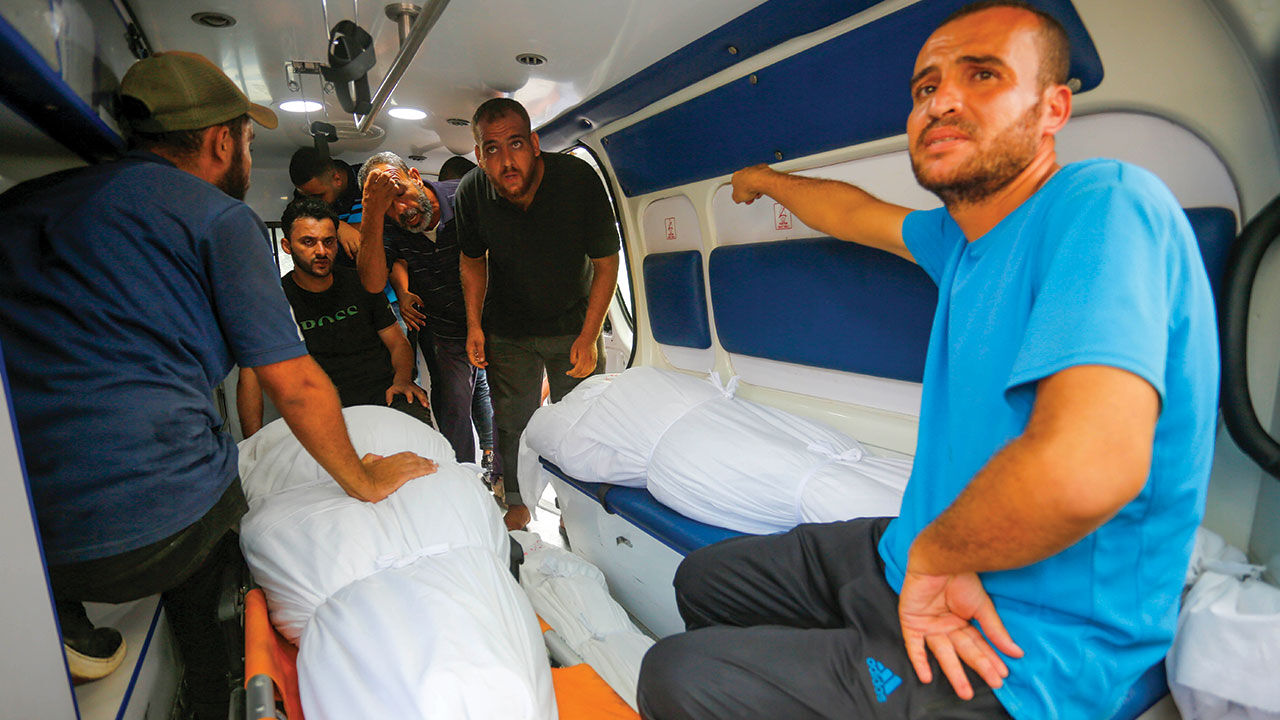 İsrail Gazze'de Filistinli sivillerin evlerini bombaladı! Çok sayıda ölü ve yaralı var İsrail Gazze'de Filistinli sivillerin evlerini bombaladı! Çok sayıda ölü ve yaralı var - 1. Resim