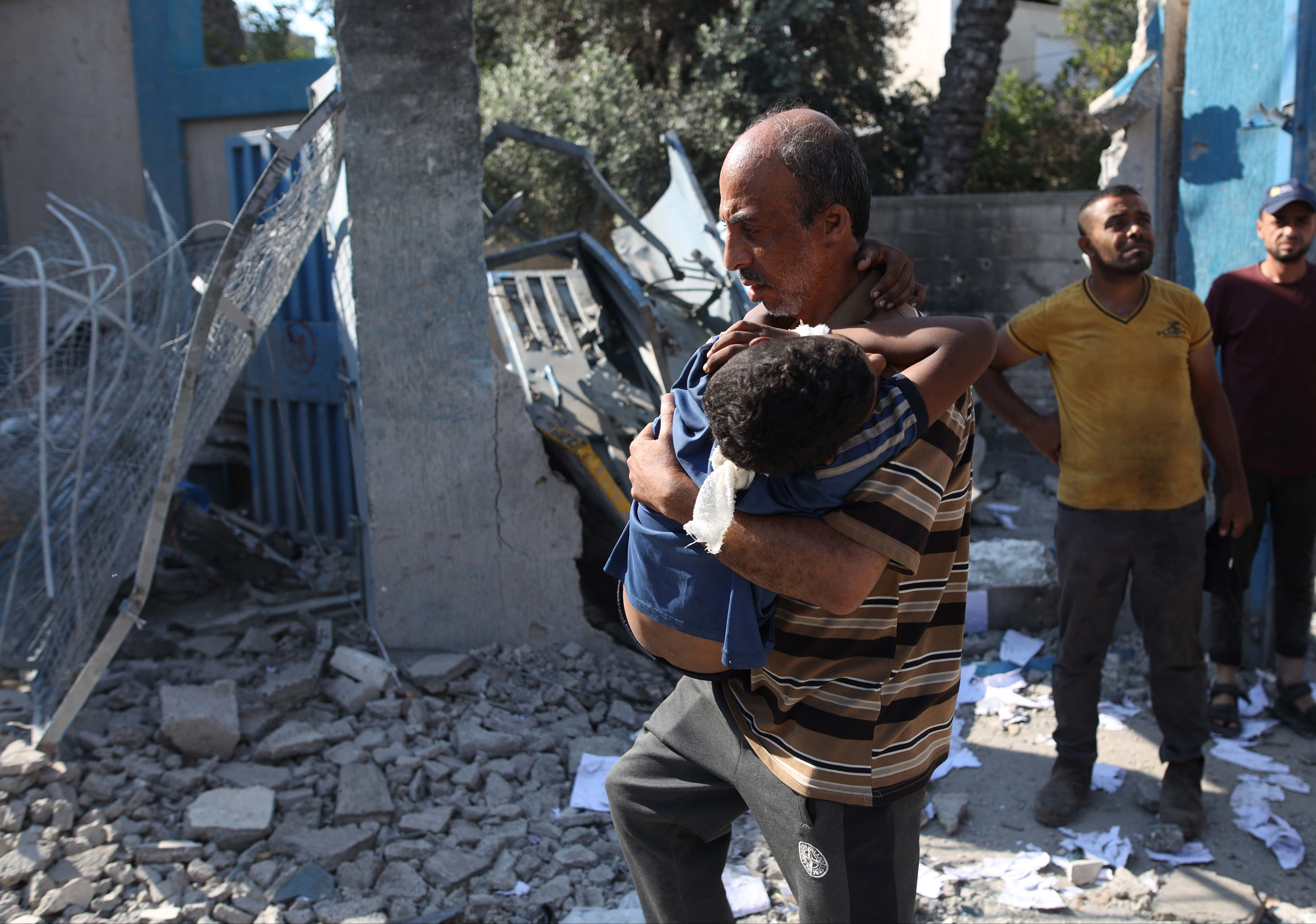 İsrail'den Gazze'de yine katliam! Okula yapılan saldırıda ölü ve yaralılar var İsrail'den Gazze'de yine katliam! Okula yapılan saldırıda ölü ve yaralılar var - 2. Resim