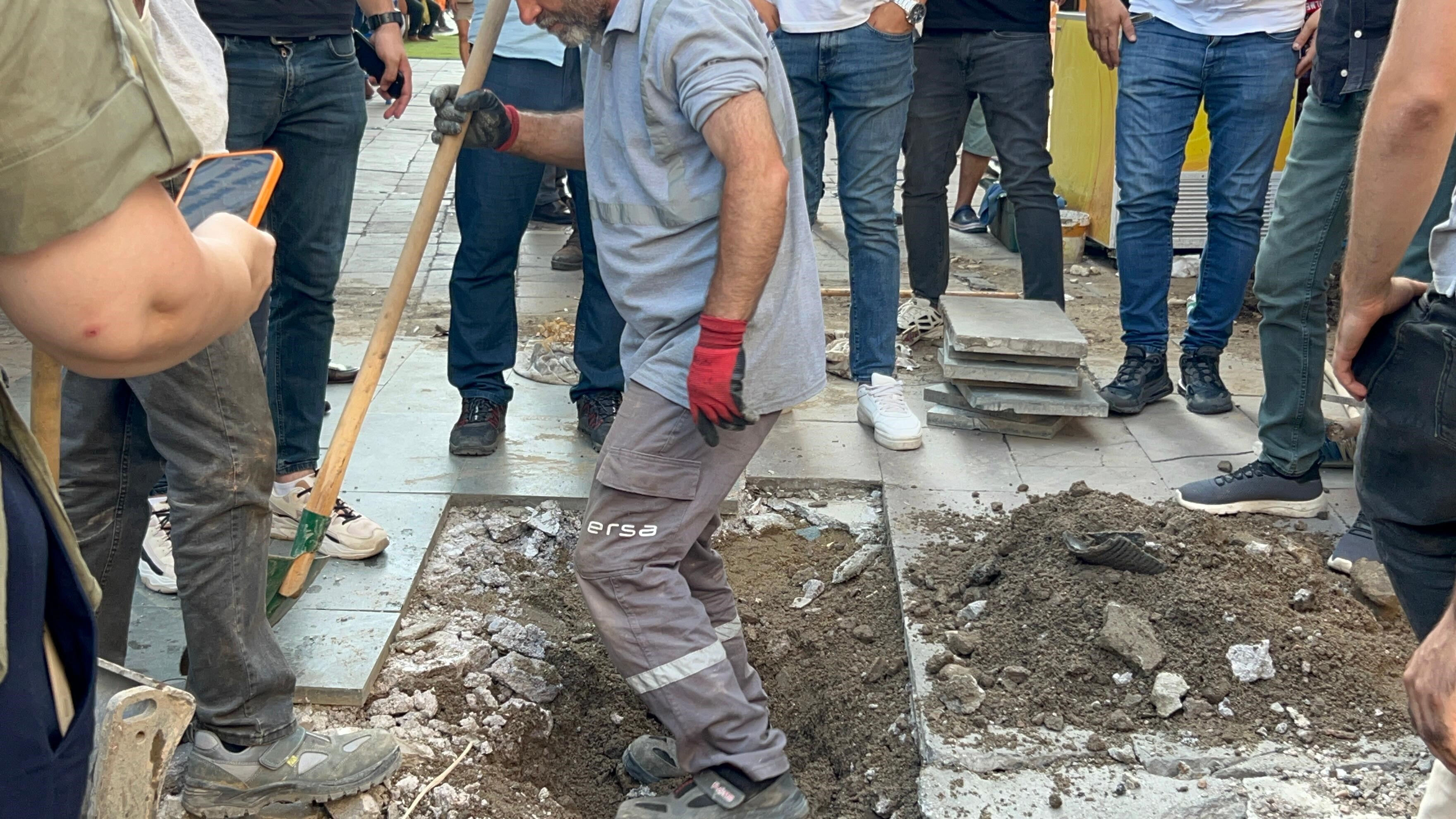 İzmir'de iki kişiyi öldüren elektrik kaçağı nasıl oldu? Dağıtım şirketinden açıklama geldi - 2. Resim