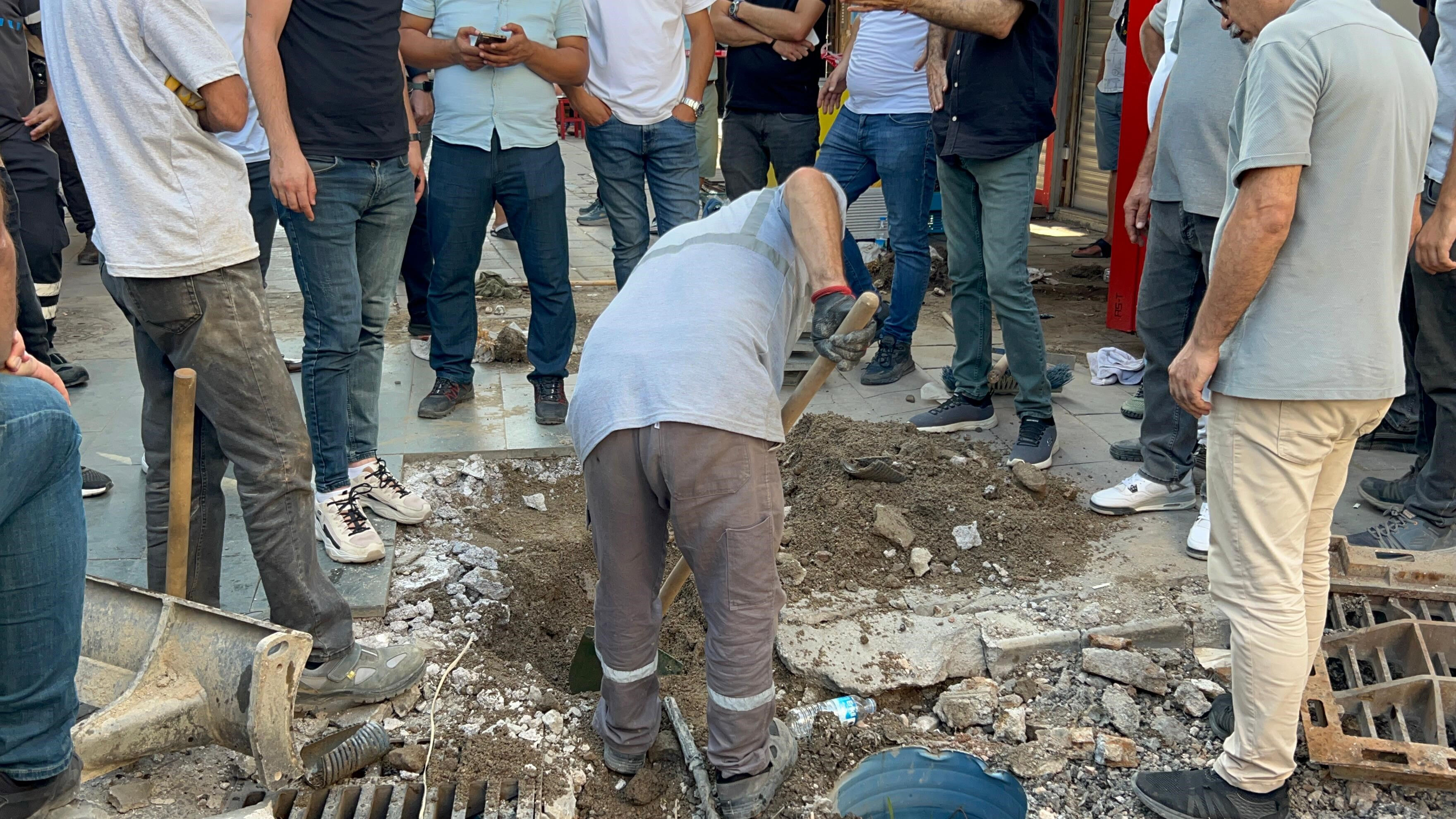 İzmir'de iki kişiyi öldüren elektrik kaçağı nasıl oldu? Dağıtım şirketinden açıklama geldi - 1. Resim