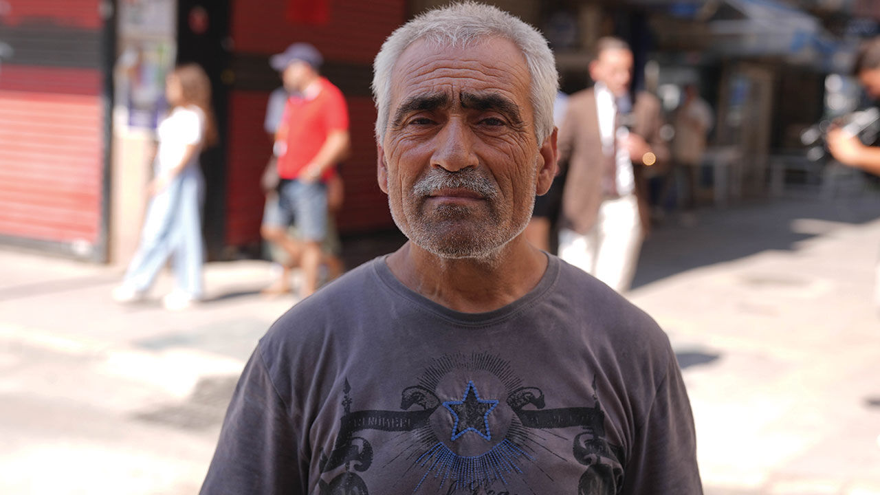 İzmir'de Özge Ceren Deniz ve İnanç Öktemay'ın elektrik akımına kapılarak öldüğü yerdeki esnaf konuştu: Bir anda sanki sihirli bir değnek varmış gibi çözdüler olayı İzmir'de Özge Ceren Deniz ve İnanç Öktemay'ın elektrik akımına kapılarak öldüğü yerdeki esnaf konuştu: Bir anda sanki sihirli bir değnek varmış gibi çözdüler olayı - 3. Resim