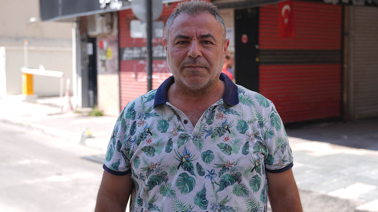 İzmir'de Özge Ceren Deniz ve İnanç Öktemay'ın elektrik akımına kapılarak öldüğü yerdeki esnaf konuştu: Bir anda sanki sihirli bir değnek varmış gibi çözdüler olayı İzmir'de Özge Ceren Deniz ve İnanç Öktemay'ın elektrik akımına kapılarak öldüğü yerdeki esnaf konuştu: Bir anda sanki sihirli bir değnek varmış gibi çözdüler olayı - 2. Resim