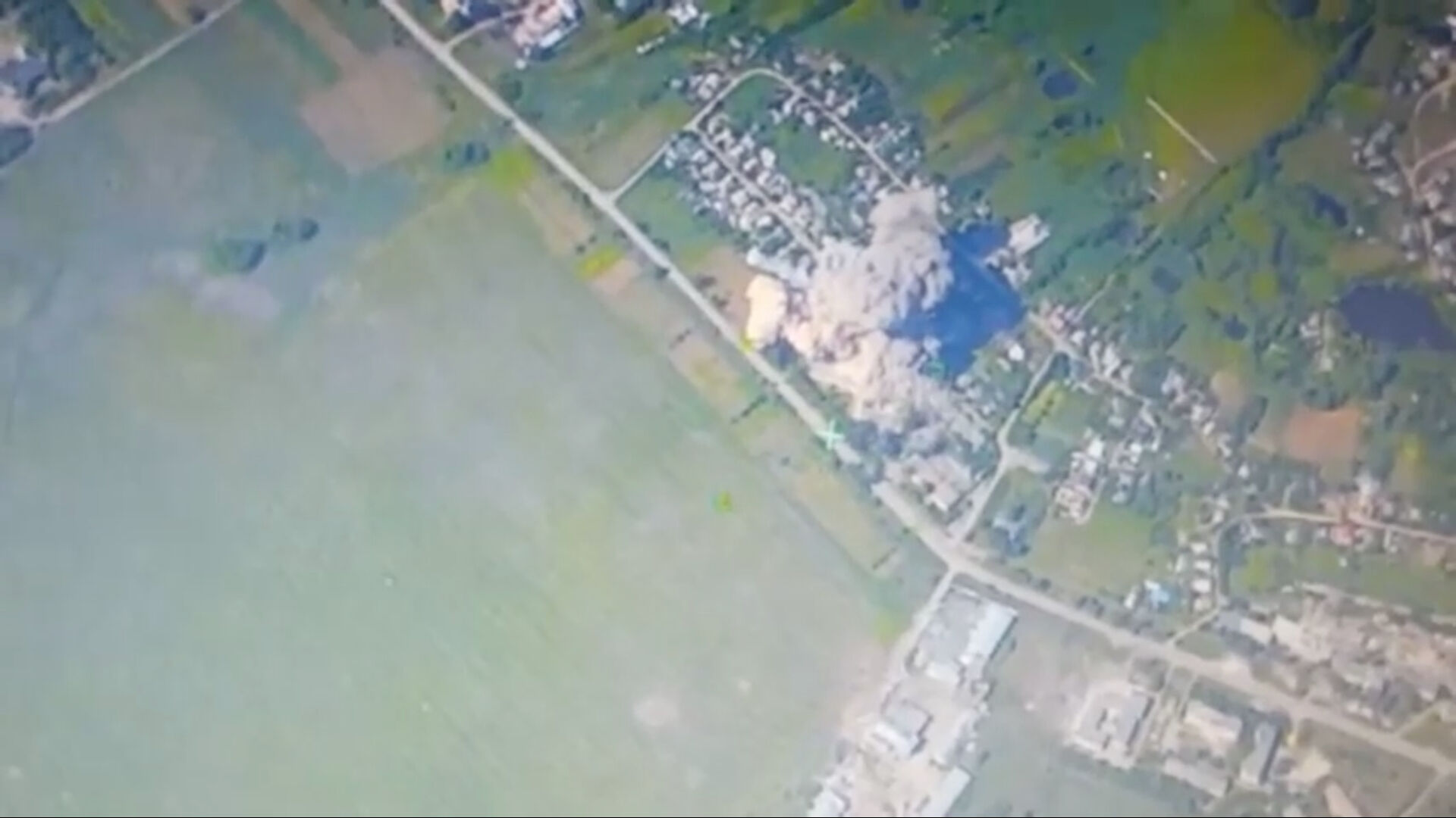 Rusya 3 tonluk bomba ile Ukrayna'yı vurdu! Dev bölge imha edildi Rusya 3 tonluk bomba ile Ukrayna'yı vurdu! Dev bölge imha edildi - 4. Resim