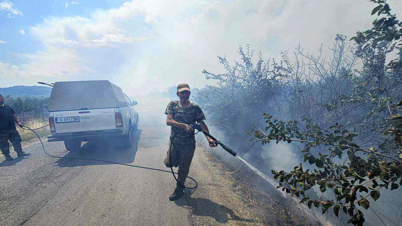 Yangın kapıya dayandı! Ekipler Bulgaristan-Türkiye sınırına yakın bölgede müdahale ediyor - 1. Resim