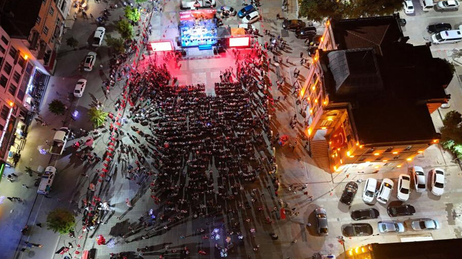 85 milyon 15 Temmuz nöbetinde! Türkiye darbe girişiminin 8. yıl dönümünde tek yürek oldu 85 milyon 15 Temmuz nöbetinde! Türkiye darbe girişiminin 8. yıl dönümünde tek yürek oldu - 6. Resim