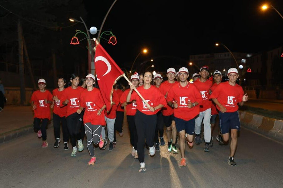 85 milyon 15 Temmuz nöbetinde! Türkiye darbe girişiminin 8. yıl dönümünde tek yürek oldu 85 milyon 15 Temmuz nöbetinde! Türkiye darbe girişiminin 8. yıl dönümünde tek yürek oldu - 4. Resim