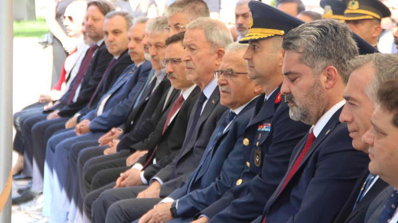 Akar'dan dikkat çeken sözler: Suriyelileri bahane ederek başkaldırmaya kalktılar Akar'dan dikkat çeken sözler: Suriyelileri bahane ederek başkaldırmaya kalktılar - 1. Resim