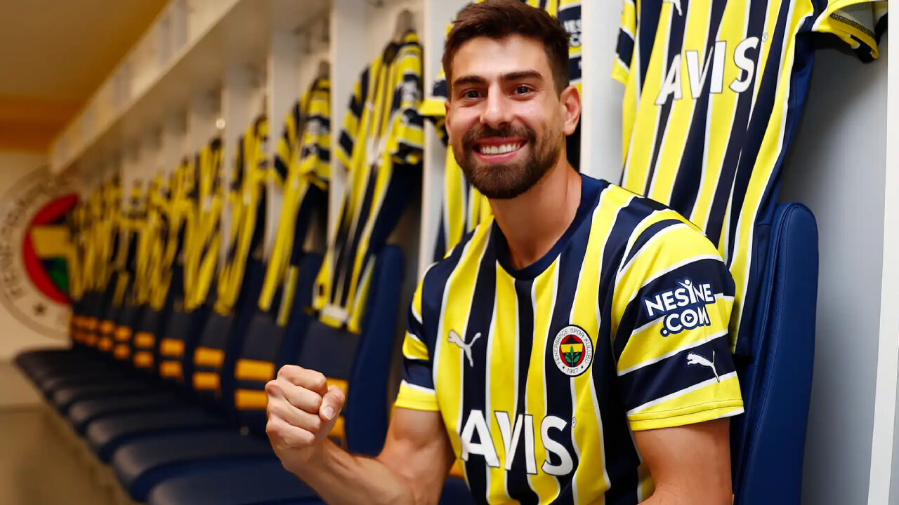 Arda Turan, Fenerbahçe'den transfer yapıyor! Brezilyalı oyuncu Eyüpspor'a imza atıyor Arda Turan, Fenerbahçe'den transfer yapıyor! Brezilyalı oyuncu Eyüpspor'a imza atıyor - 1. Resim