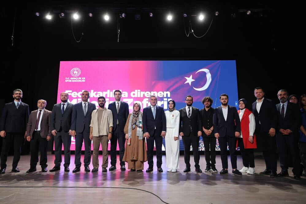 Bakan Aşkın Bak'tan 15 Temmuz mesajı: Hiçbir ülkede hiçbir millet tanka yumruk atmaz - 3. Resim