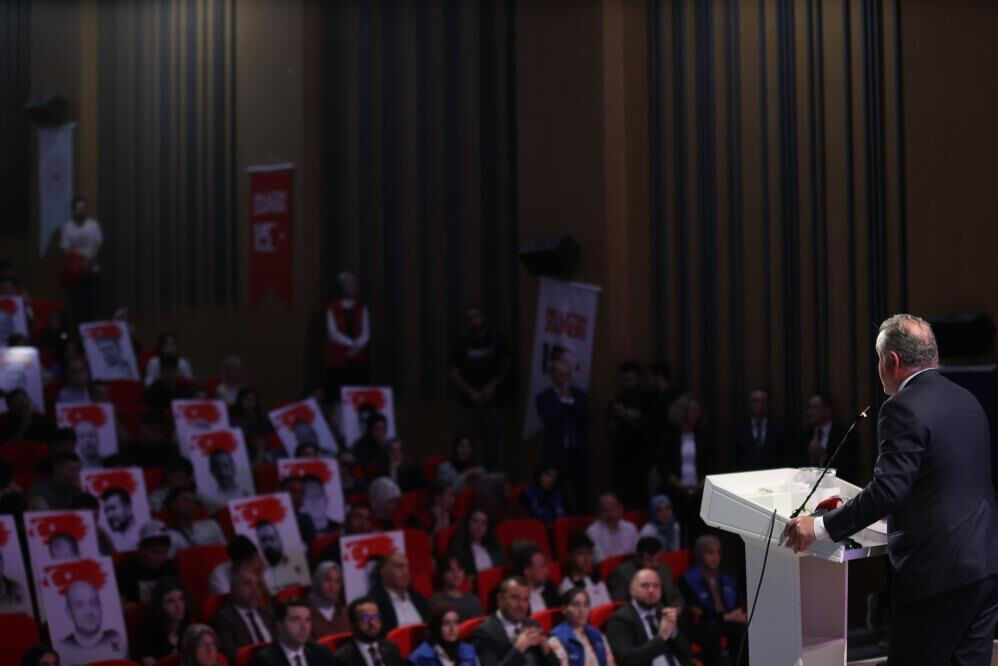 Bakan Aşkın Bak'tan 15 Temmuz mesajı: Hiçbir ülkede hiçbir millet tanka yumruk atmaz - 2. Resim