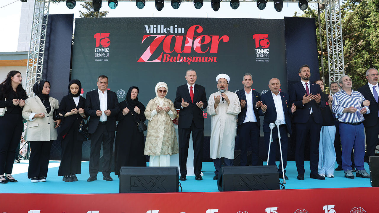 Cumhurbaşkanı Erdoğan'dan Şehitler Makamı'nda 15 Temmuz mesajı: İftiracıları kıyamete kadar affetmeyeceğiz - 1. Resim