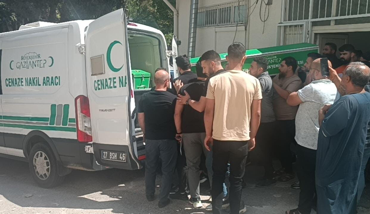 Gaziantep'te oto yıkamada elektrik akımına kapılan Omar Fahed hayatını kaybetti Gaziantep'te oto yıkamada elektrik akımına kapılan Omar Fahed hayatını kaybetti - 1. Resim