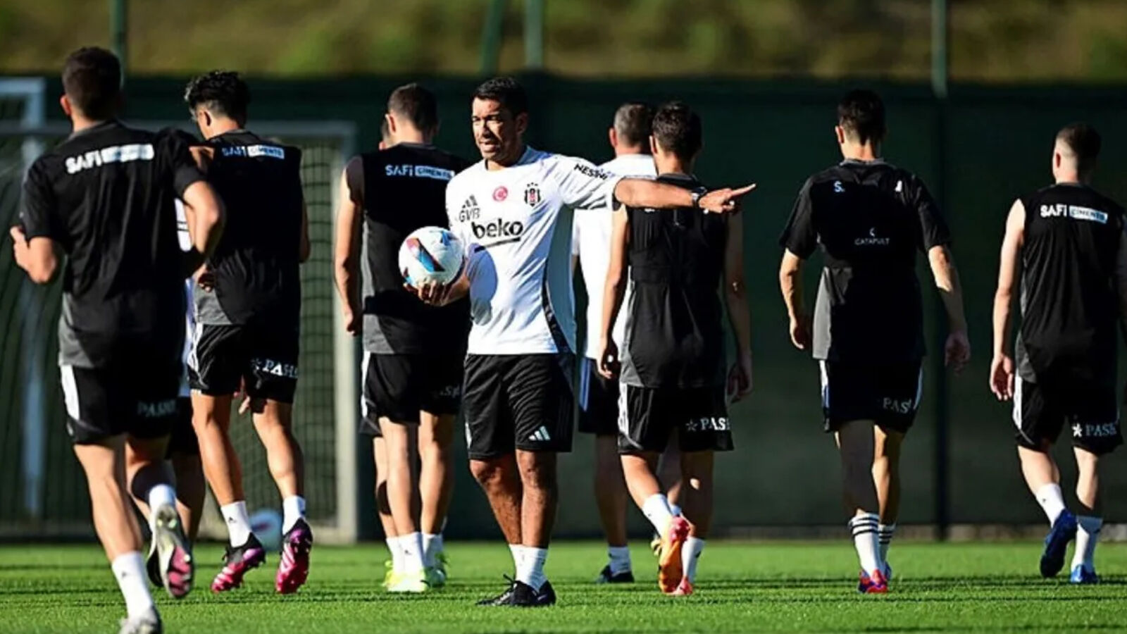 Giovanni van Bronckhorst'tan Semih Kılıçsoy kararı! '30 milyon Euro verseler bile...' Giovanni van Bronckhorst'tan Semih Kılıçsoy kararı! '30 milyon Euro verseler bile...' - 1. Resim