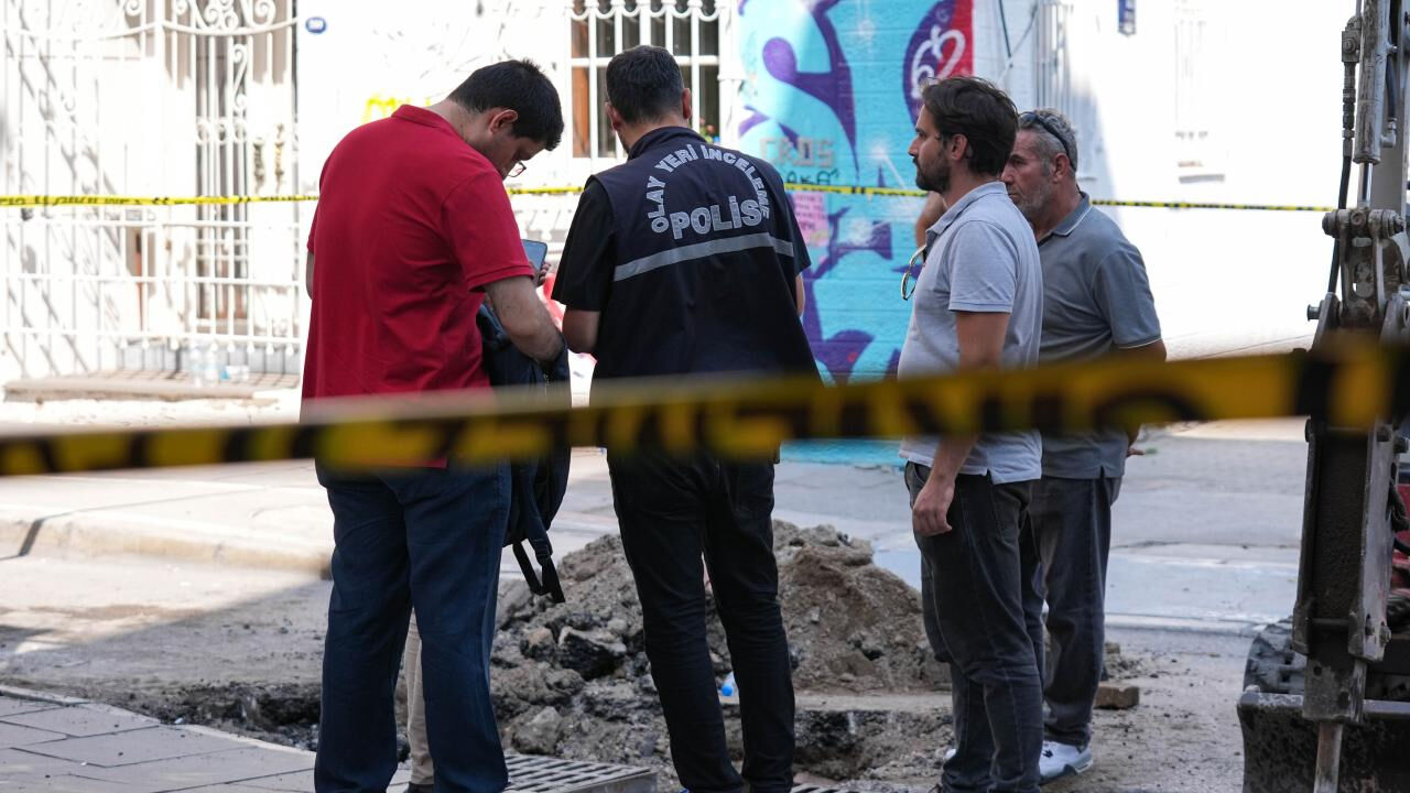 İzmir'deki elektrik faciasında flaş gelişme! 29 şüpheli yakalanarak gözaltına alındı İzmir'deki elektrik faciasında flaş gelişme! 29 şüpheli yakalanarak gözaltına alındı - 2. Resim