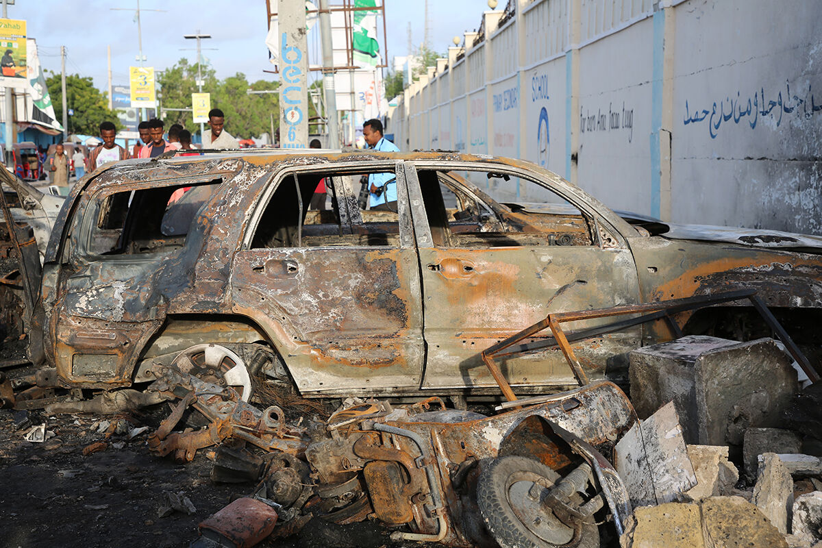 Kafede ma&ccedil; izleyenlere bombalı saldırı! &Ccedil;ok sayıda &ouml;l&uuml; ve yaralı var - 1. Resim