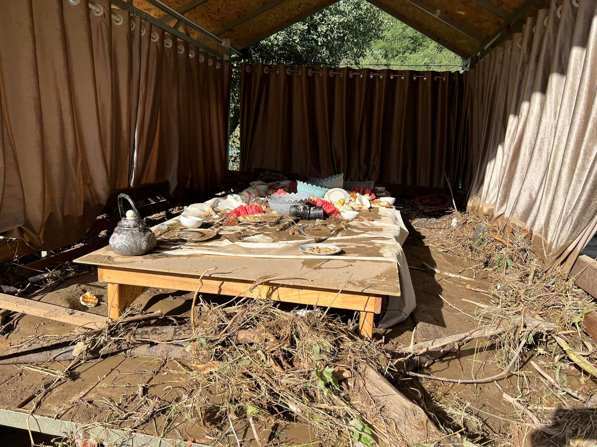 Kırgızistan’ı sel vurdu! Bir çocuk öldü, çok sayıda kayıp var Kırgızistan’ı sel vurdu! Bir çocuk öldü, çok sayıda kayıp var - 2. Resim