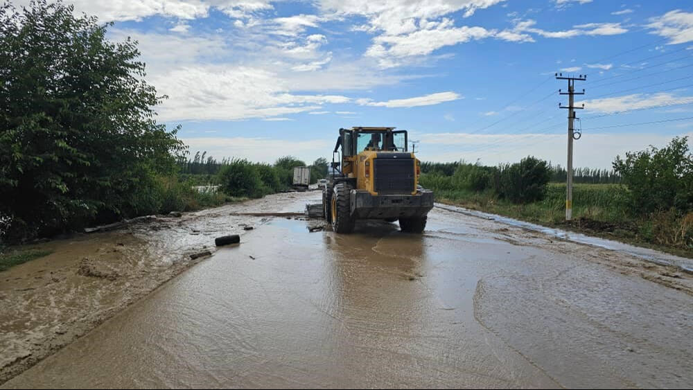 Kırgızistan’ı sel vurdu! Bir çocuk öldü, çok sayıda kayıp var Kırgızistan’ı sel vurdu! Bir çocuk öldü, çok sayıda kayıp var - 1. Resim