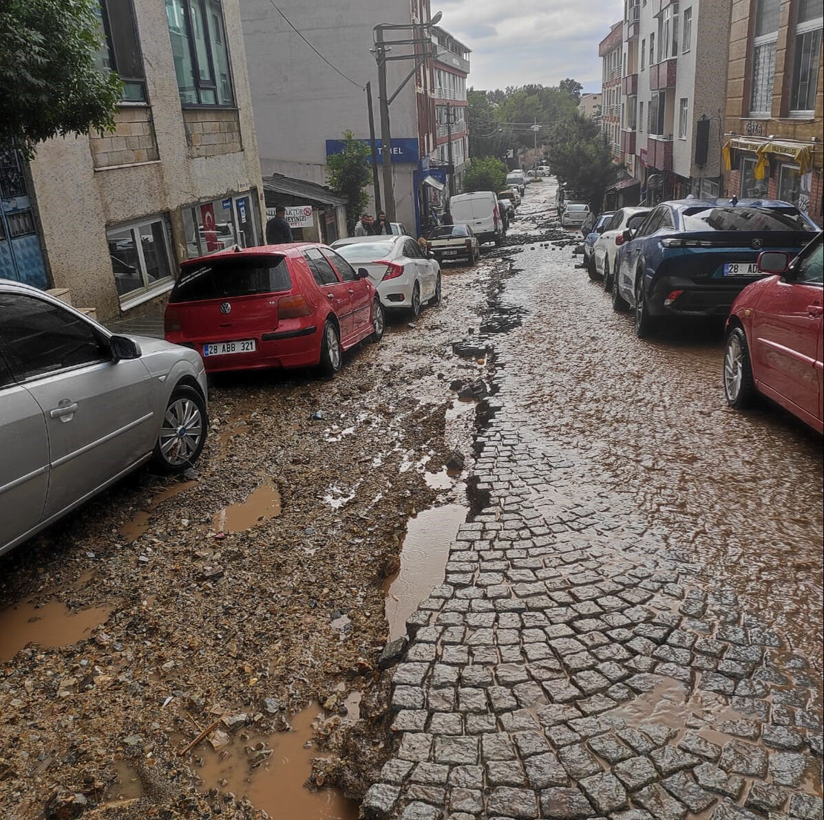 Meteoroloji uyarmıştı... 5 ili sağanak yağış vurdu! Ev ve iş yerlerini su bastı Meteoroloji uyarmıştı... 5 ili sağanak yağış vurdu! Ev ve iş yerlerini su bastı - 1. Resim