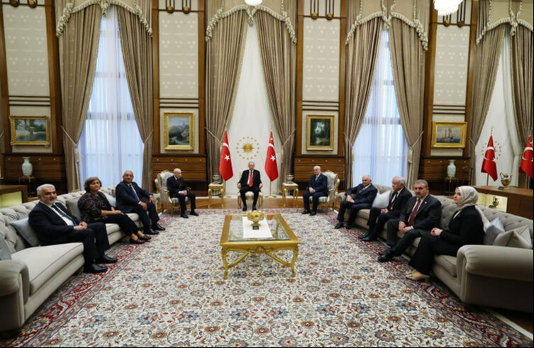 Tören öncesi kritik zirve! Erdoğan, Bahçeli ile görüştü Tören öncesi kritik görüşme! Erdoğan, Bahçeli'yi ağırladı - 1. Resim