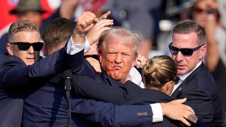 Trump başkanlık yarışında resmen aday seçildi! Yardımcısını şimdiden açıkladı Trump başkanlık yarışında resmen aday seçildi! Yardımcısını şimdiden açıkladı - 1. Resim