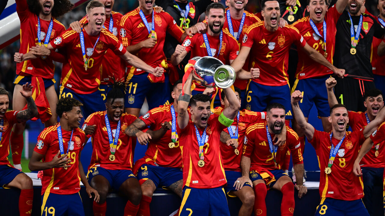 Türkiye Gazetesi yazarı Hasan Sarıçiçek, EURO 2024'ü yorumladı: Boğalar, De La Fuente'nın şaheseri Türkiye Gazetesi yazarı Hasan Sarıçiçek, EURO 2024'ü yorumladı: Boğalar, De La Fuente'nın şaheseri - 1. Resim