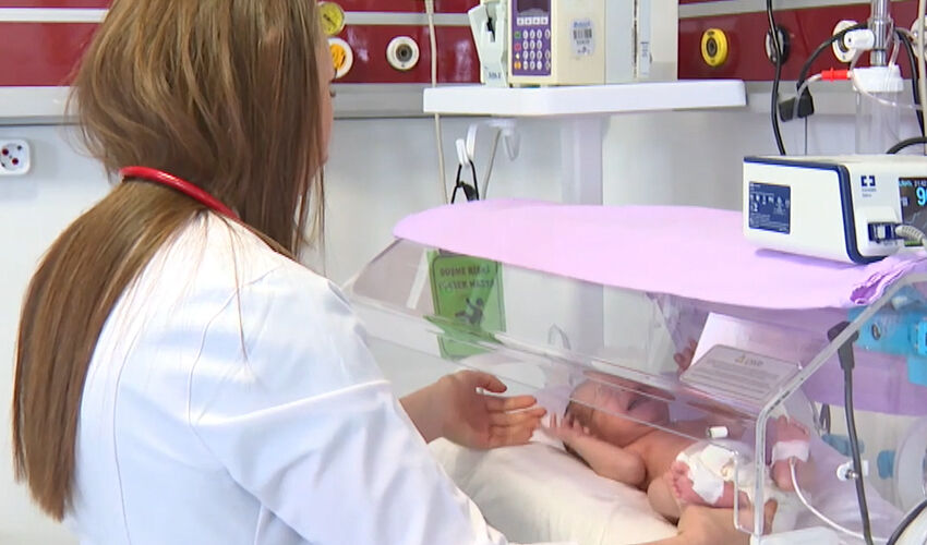 4 bin doğumda bir görülüyor: Yenidoğan bebeğe ‘milimetrik’ yemek borusu operasyonu 4 bin doğumda bir görülüyor: Yenidoğan bebeğe ‘milimetrik’ yemek borusu operasyonu - 1. Resim