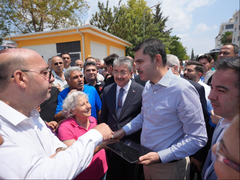 Adana ve Osmaniye'de depremin izleri siliyor! Bakan Murat Kurum'dan evlerine kavuşan ailelere ziyaret - 2. Resim