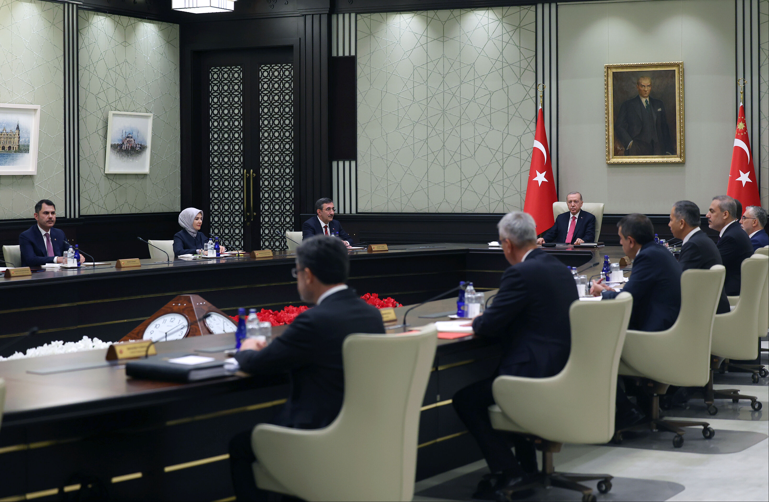 Cumhurbaşkanı Erdoğan liderliğindeki Kabine Toplantısı'nda en önemli maddeler emekli zammı ve Suriye ile normalleşme süreci - 2. Resim