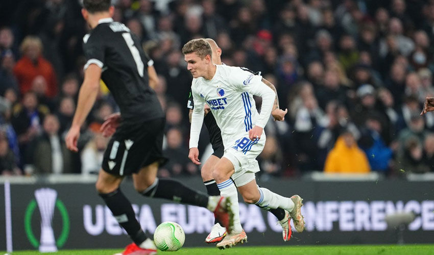 Galatasaray, yeni sağ bekini Danimarka'da buldu! Elias Jelert'i resmen duyurdular Galatasaray, yeni sağ bekini Danimarka'da buldu! Elias Jelert'i resmen duyurdular - 1. Resim