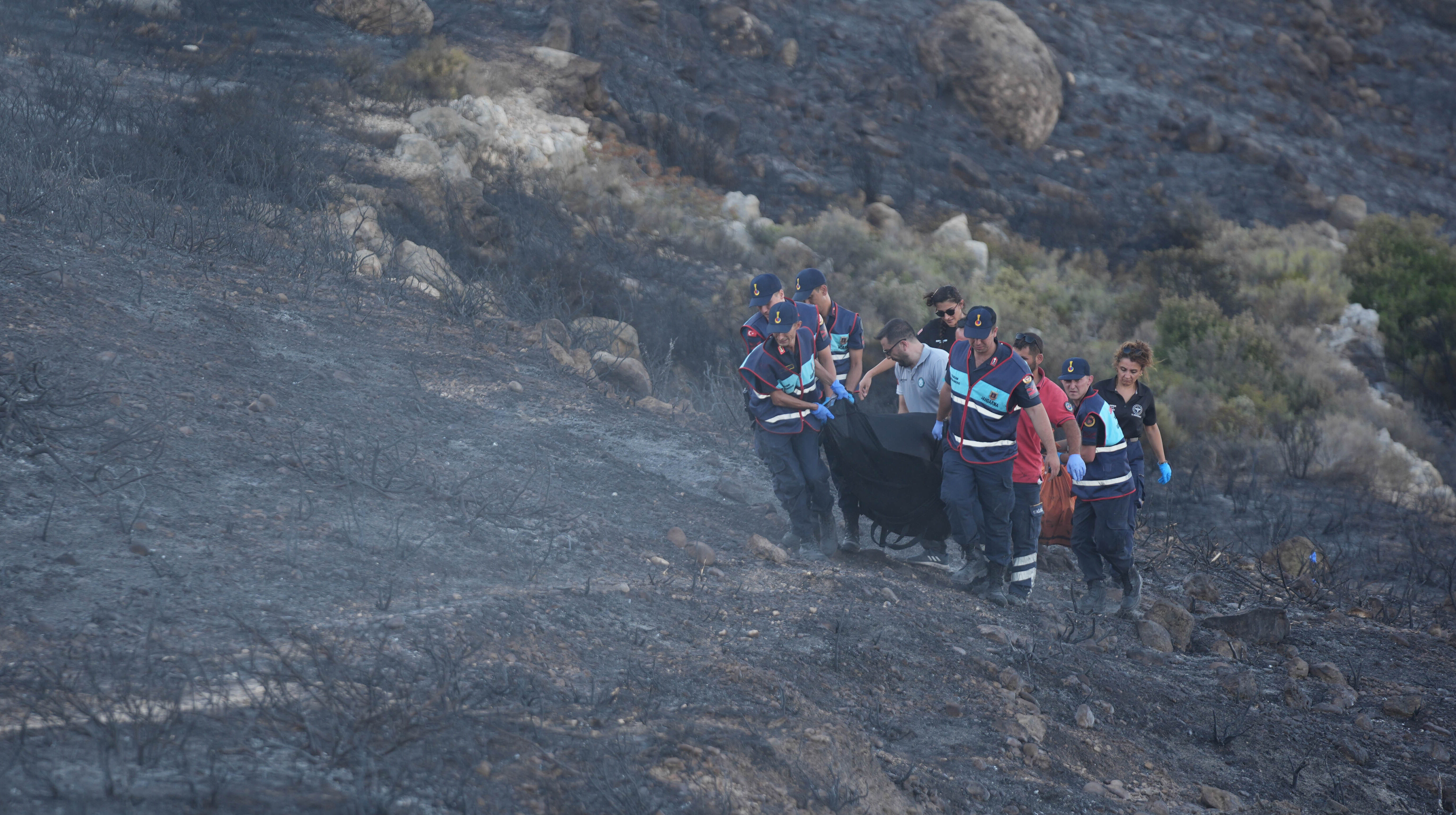 İzmir'deki yangında ölen kadının son sözleri: Dağa doğru kaçmaya çalışıyoruz - 1. Resim