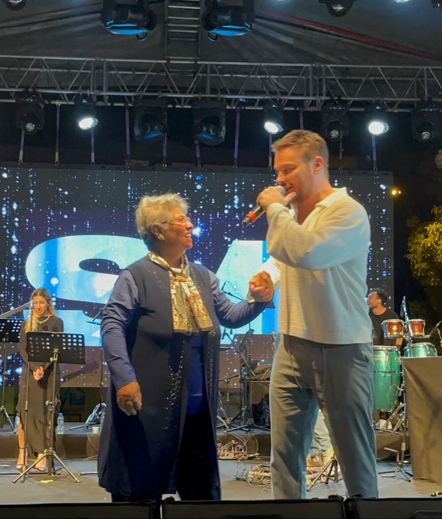 Sinan Akçıl'a büyük sürpriz! Ağlayarak sahneye çıktı - 2. Resim