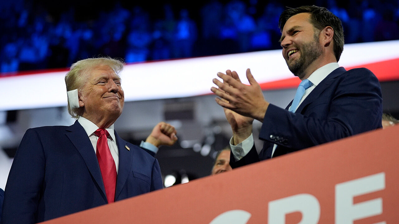 Trump suikast girişimi sonrası ilk kez halk karşısında! Dikkat çeken kareler... - 3. Resim