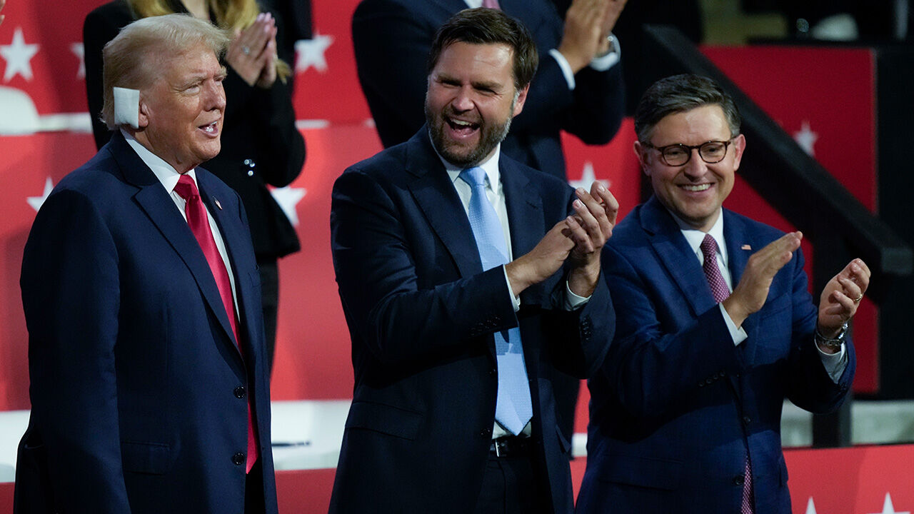 Trump suikast girişimi sonrası ilk kez halk karşısında! Dikkat çeken kareler... - 2. Resim