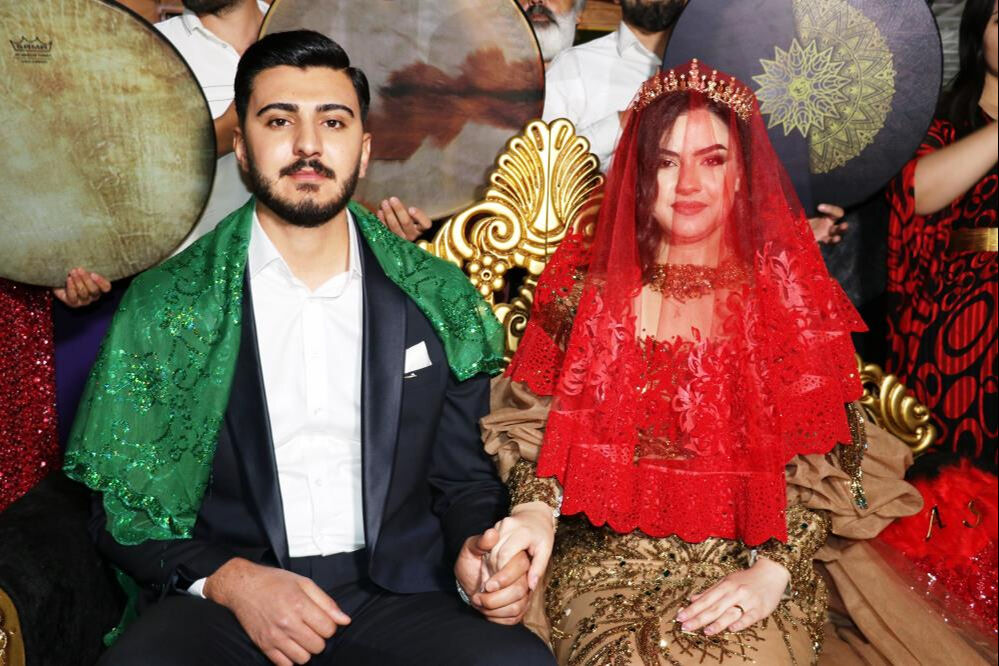 Van'daki Küresünniler aşireti düğününde geline 3 kilo altın ve 4 milyon TL takıldı - 1. Resim