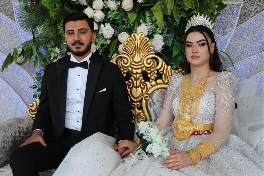 Van'daki Küresünniler aşireti düğününde geline 3 kilo altın ve 4 milyon TL takıldı - 2. Resim