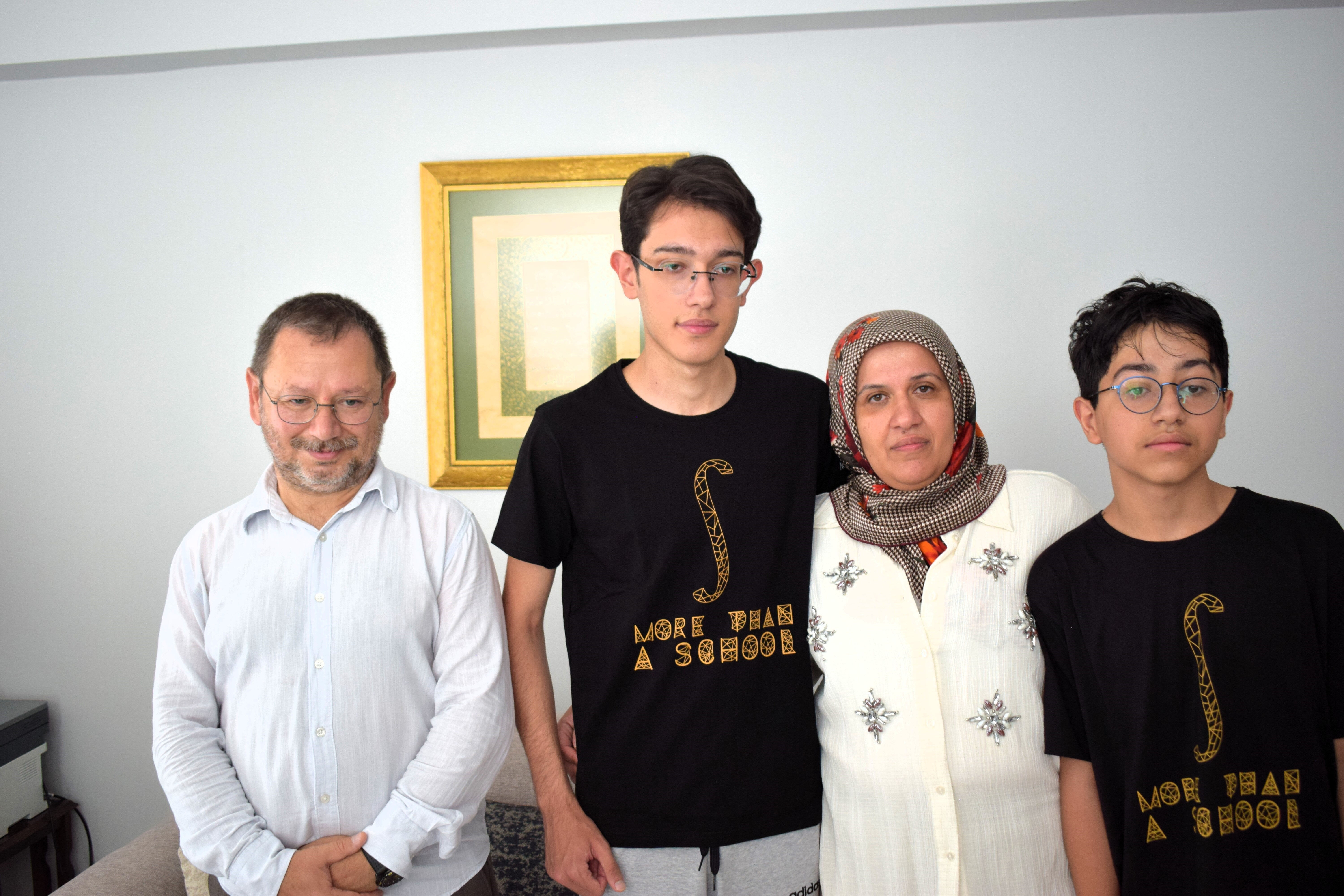 YKS'de AYT sayısal alanında birinci olan depremzede Arda Taşdemir, Elazığ Cemil Meriç Fen Lisesi mezunu - 2. Resim