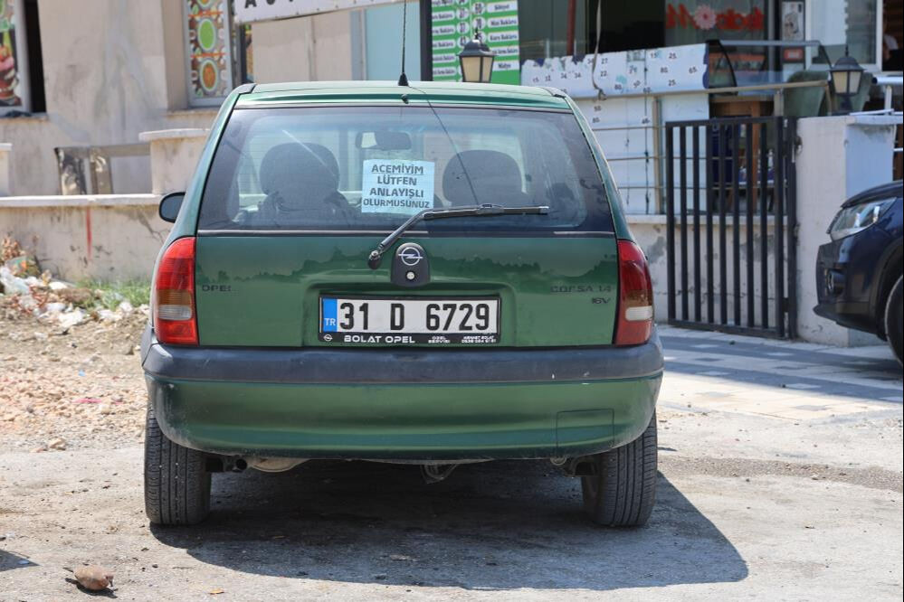 14 yıldır ehliyeti olmasına rağmen Hataylı Pelin Tuzluoğlu aracına yazdığı notla tüm korkularını yendi 14 yıldır ehliyeti olmasına rağmen Hataylı Pelin Tuzluoğlu aracına yazdığı notla tüm korkularını yendi - 1. Resim