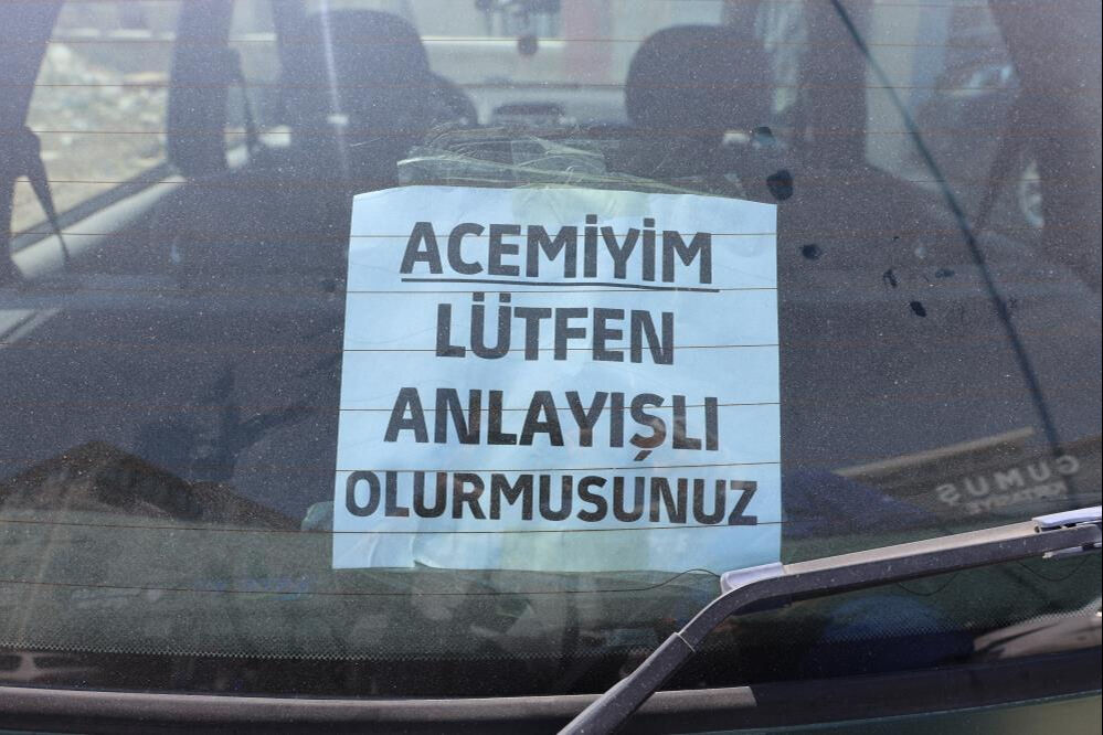 14 yıldır ehliyeti olmasına rağmen Hataylı Pelin Tuzluoğlu aracına yazdığı notla tüm korkularını yendi 14 yıldır ehliyeti olmasına rağmen Hataylı Pelin Tuzluoğlu aracına yazdığı notla tüm korkularını yendi - 2. Resim