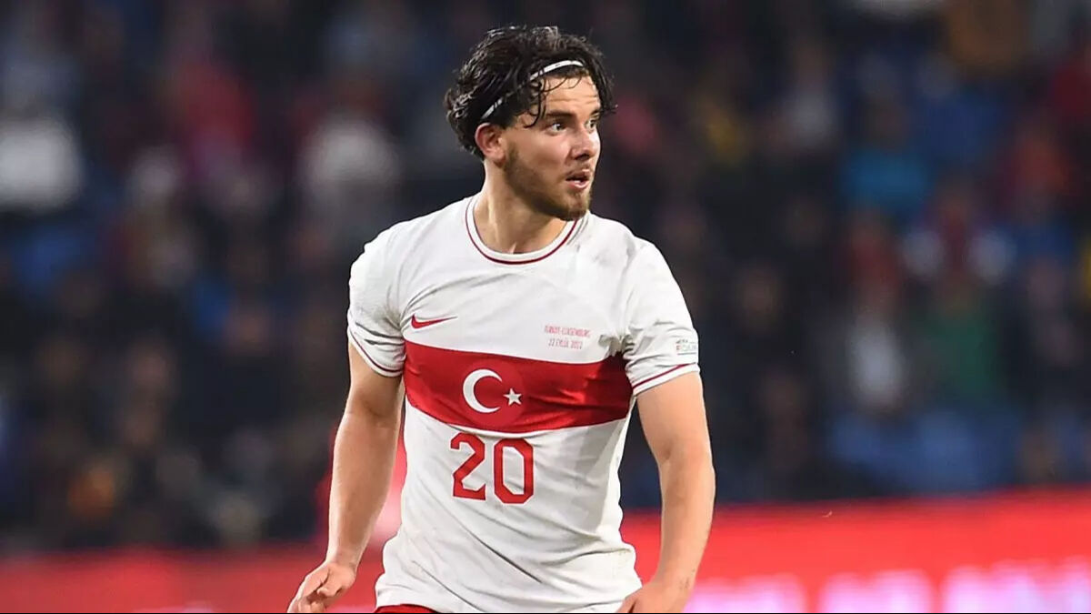 Avrupa devleri Ferdi Kadıoğlu'nun peşinde! Fenerbahçe, United'ın teklifini veto etti Avrupa devleri Ferdi Kadıoğlu'nun peşinde! Fenerbahçe, United'ın teklifini veto etti - 2. Resim