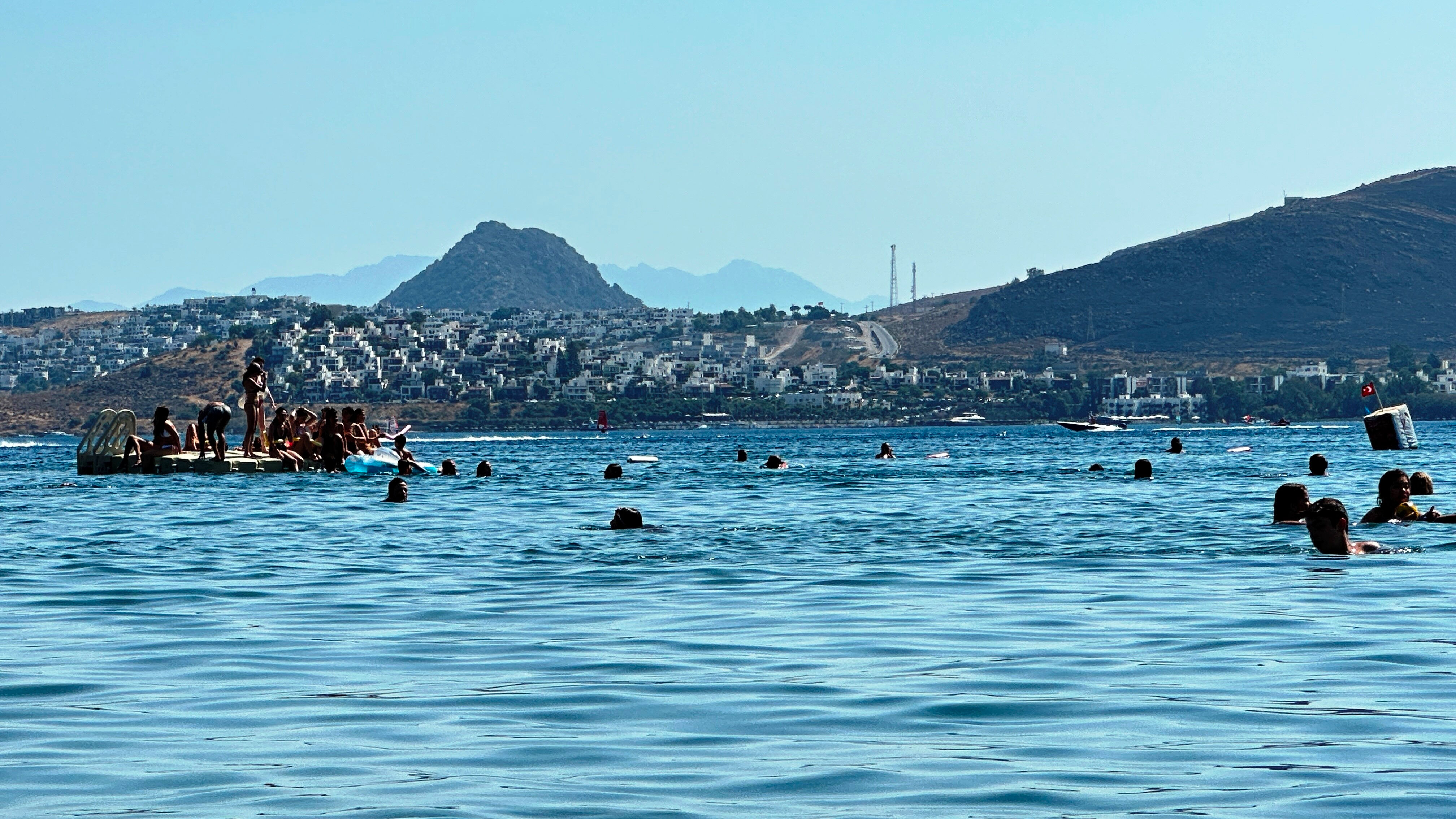 Bodrumlu turizmcilerden 'sessiz yaz' iddialarına tepki: Pahalı değiliz, boş sandalyemiz bile yok Bodrumlu turizmcilerden 'sessiz yaz' iddialarına tepki: Pahalı değiliz, boş sandalyemiz bile yok - 1. Resim