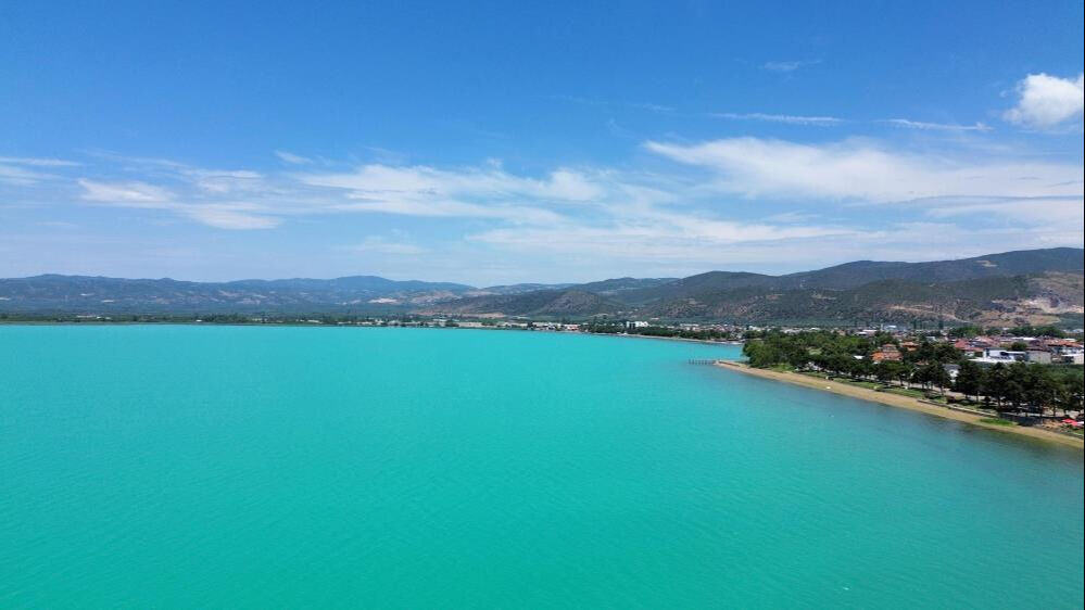 Bursa'daki yüksek sıcaklığın neden olduğu plankton patlaması İznik Gölü'nü Maldivler'e çevirdi Bursa'daki yüksek sıcaklığın neden olduğu plankton patlaması İznik Gölü'nü Maldivler'e çevirdi - 2. Resim